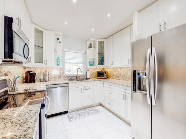 Spacious Vacation Home with 3 Bedrooms in Naples