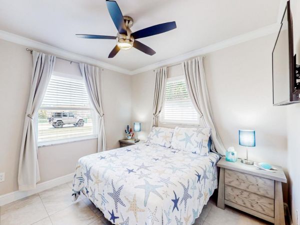 Spacious Vacation Home with 3 Bedrooms in Naples