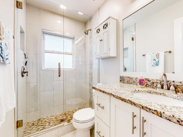 Spacious Vacation Home with 3 Bedrooms in Naples