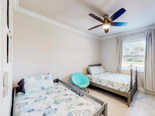 Spacious Vacation Home with 3 Bedrooms in Naples