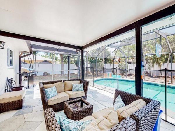 Spacious Vacation Home with 3 Bedrooms in Naples