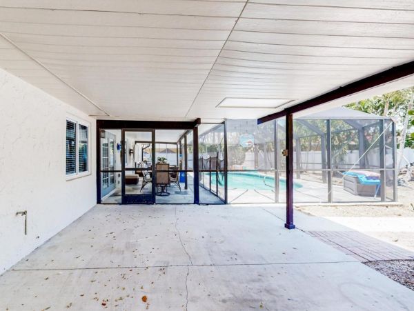 Spacious Vacation Home with 3 Bedrooms in Naples