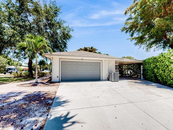 Spacious Vacation Home with 3 Bedrooms in Naples