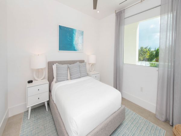 Cayman Islands Condo: Private Balcony, Rooftop Views & Luxury