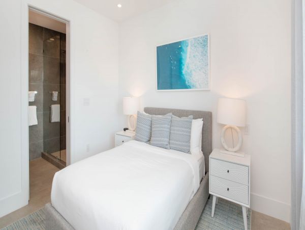 Cayman Islands Condo: Private Balcony, Rooftop Views & Luxury