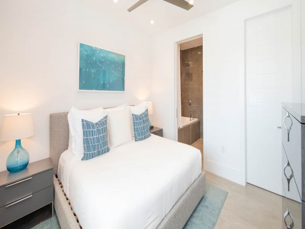 Cayman Islands Condo: Private Balcony, Rooftop Views & Luxury