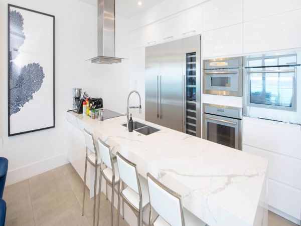 Cayman Islands Condo: Private Balcony, Rooftop Views & Luxury