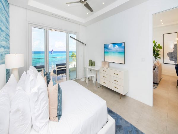 Cayman Islands Condo: Private Balcony, Rooftop Views & Luxury