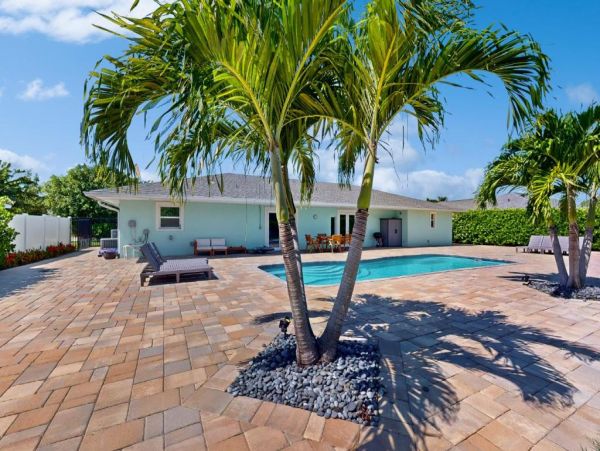 Charming Vacation Rental in North Naples, FL – Book Now!