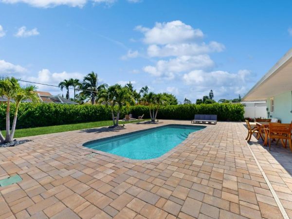 Charming Vacation Rental in North Naples, FL – Book Now!