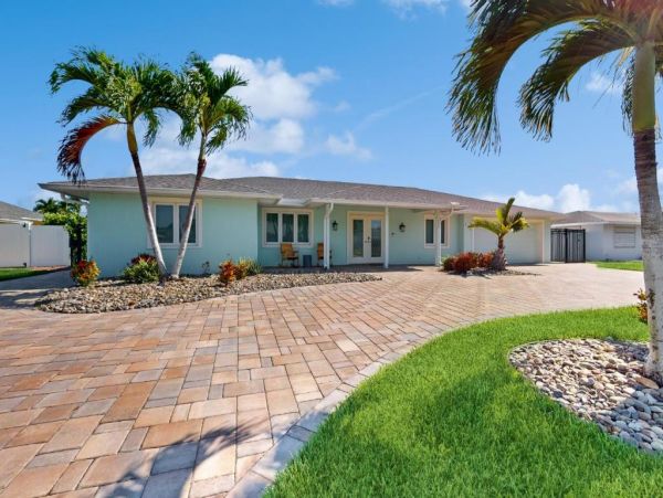 Charming Vacation Rental in North Naples, FL – Book Now!