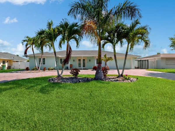 Charming Vacation Rental in North Naples, FL – Book Now!