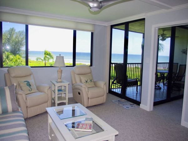 Cozy Vacation Two Bedroom Condo with Ocean Views