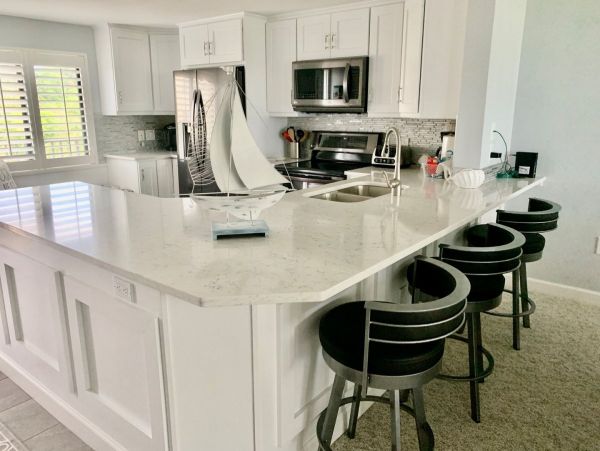 Cozy Vacation Two Bedroom Condo with Ocean Views