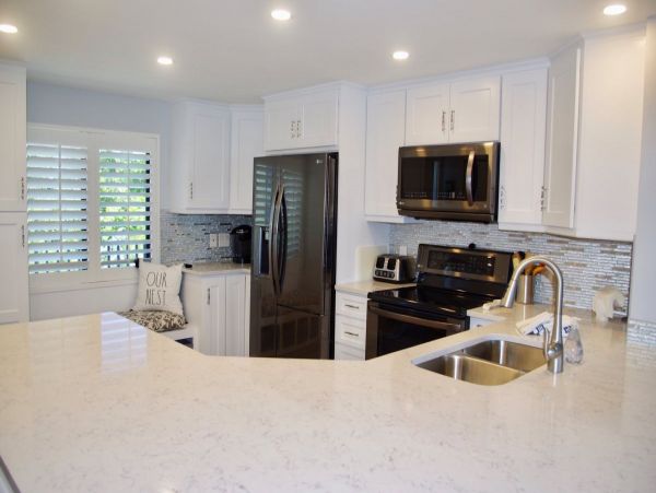 Cozy Vacation Two Bedroom Condo with Ocean Views