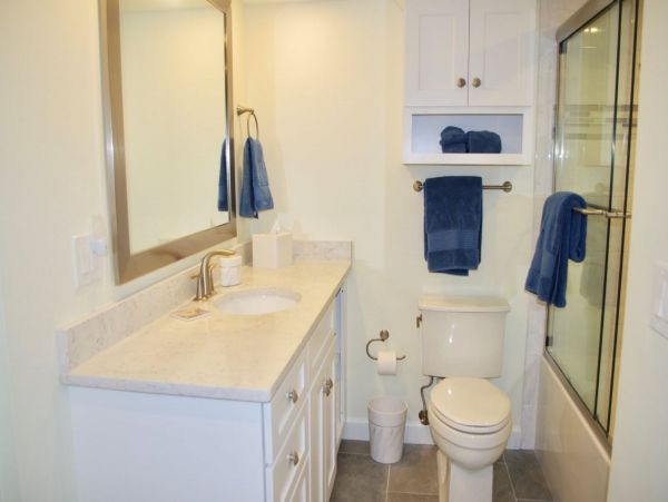 Cozy Vacation Two Bedroom Condo with Ocean Views