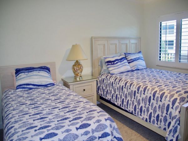 Cozy Vacation Two Bedroom Condo with Ocean Views