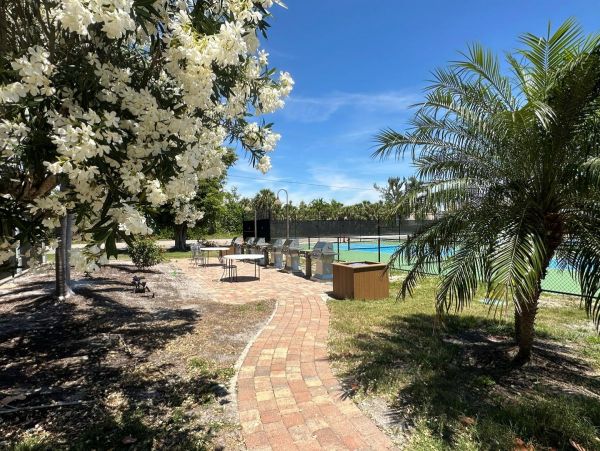 Cozy Vacation Two Bedroom Condo with Ocean Views