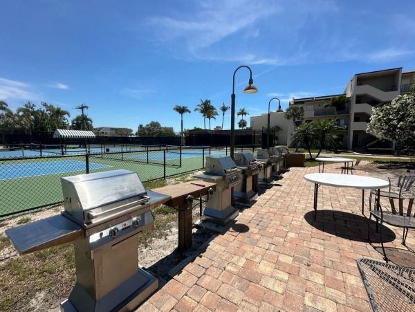 Cozy Vacation Two Bedroom Condo with Ocean Views