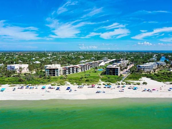 Sanibel Vacation Rental: Beachfront Condo with Great Amenities