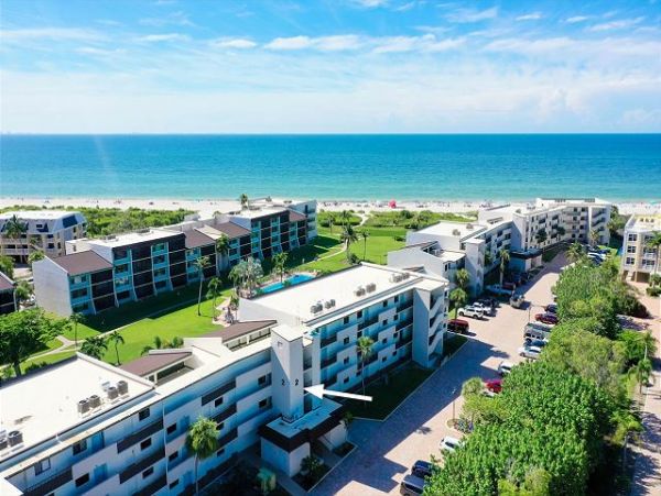 Sanibel Vacation Rental: Beachfront Condo with Great Amenities