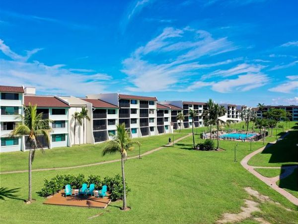 Sanibel Vacation Rental: Beachfront Condo with Great Amenities
