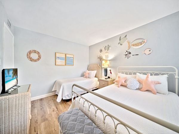 Sanibel Vacation Rental: Beachfront Condo with Great Amenities