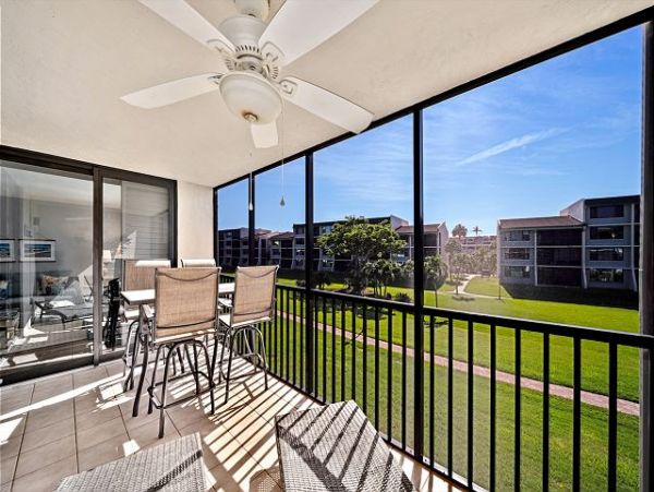 Sanibel Vacation Rental: Beachfront Condo with Great Amenities