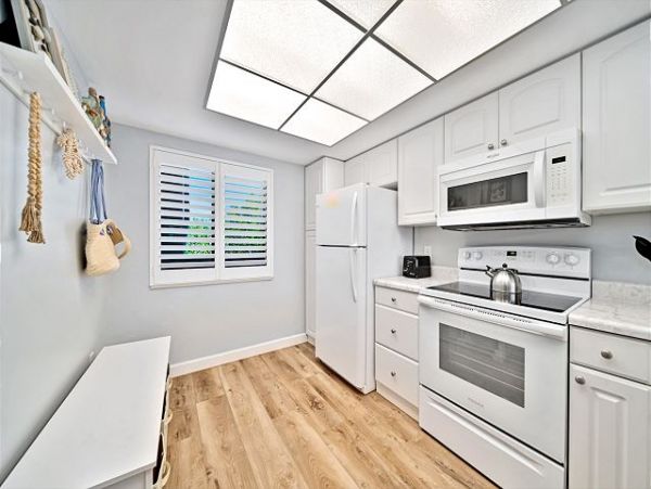 Sanibel Vacation Rental: Beachfront Condo with Great Amenities