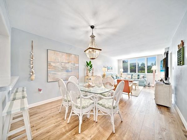 Sanibel Vacation Rental: Beachfront Condo with Great Amenities