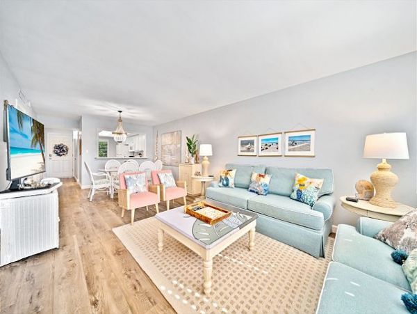 Sanibel Vacation Rental: Beachfront Condo with Great Amenities