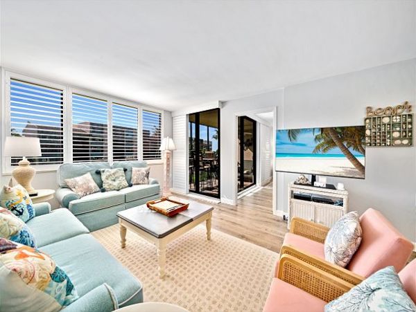 Sanibel Vacation Rental: Beachfront Condo with Great Amenities