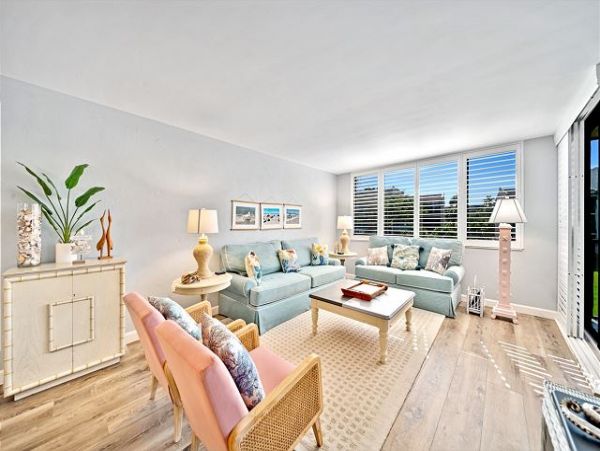 Sanibel Vacation Rental: Beachfront Condo with Great Amenities