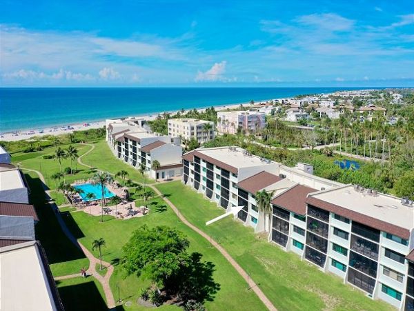Charming Vacation 2 Bedroom Rental Located on the Beach