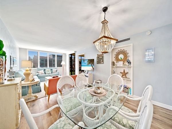 Charming Vacation 2 Bedroom Rental Located on the Beach