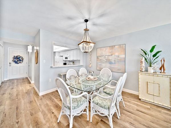 Charming Vacation 2 Bedroom Rental Located on the Beach