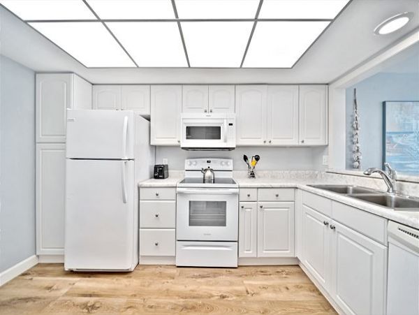 Charming Vacation 2 Bedroom Rental Located on the Beach