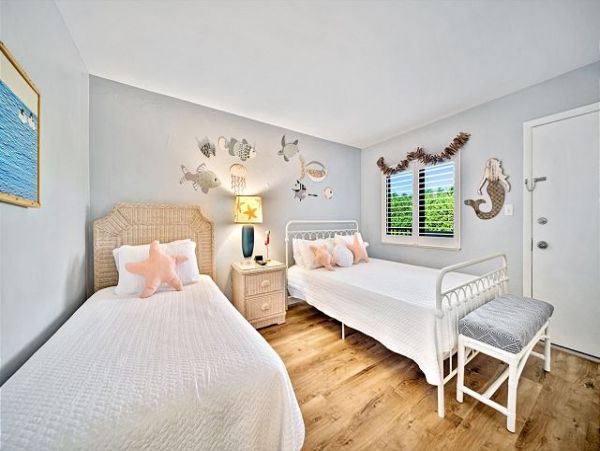 Charming Vacation 2 Bedroom Rental Located on the Beach