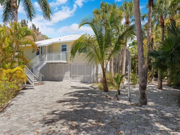 Charming Vacation Rental in Sanibel Island - Book Now!
