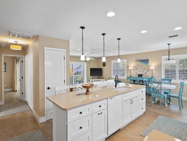 Charming Vacation Rental in Sanibel Island - Book Now!