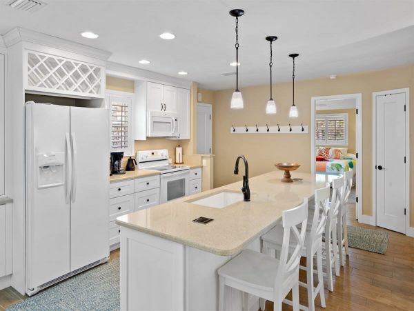 Charming Vacation Rental in Sanibel Island - Book Now!