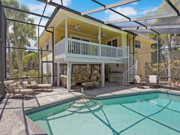Charming Vacation Rental in Sanibel Island - Book Now!