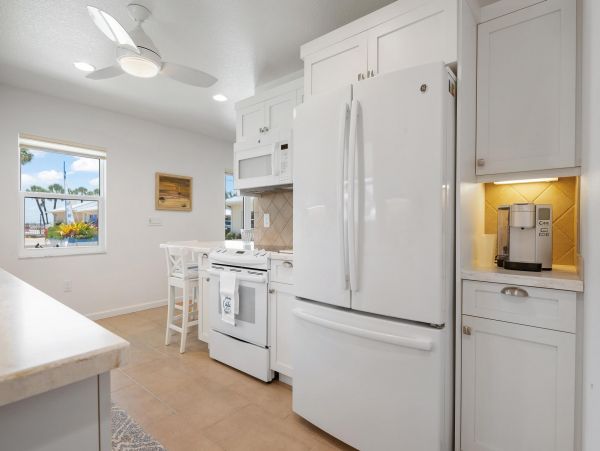 Spacious Vacation Rental with 3 Bedrooms in Nokomis Beach
