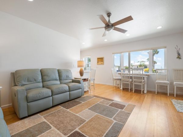 Spacious Vacation Rental with 3 Bedrooms in Nokomis Beach