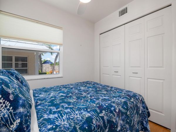 Spacious Vacation Rental with 3 Bedrooms in Nokomis Beach