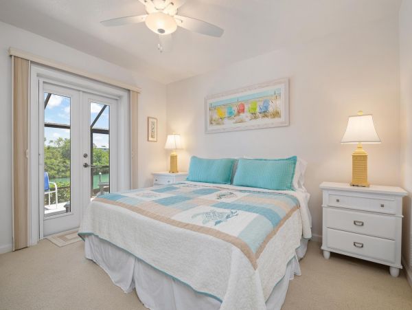Spacious Vacation Rental with 3 Bedrooms in Nokomis Beach