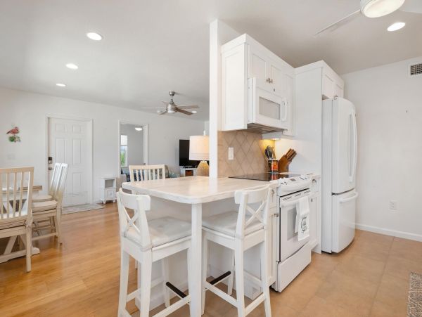 Spacious Vacation Rental with 3 Bedrooms in Nokomis Beach