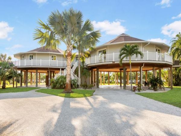 Bay Front Vacation Rental with 3 Bedrooms in Manasota Key