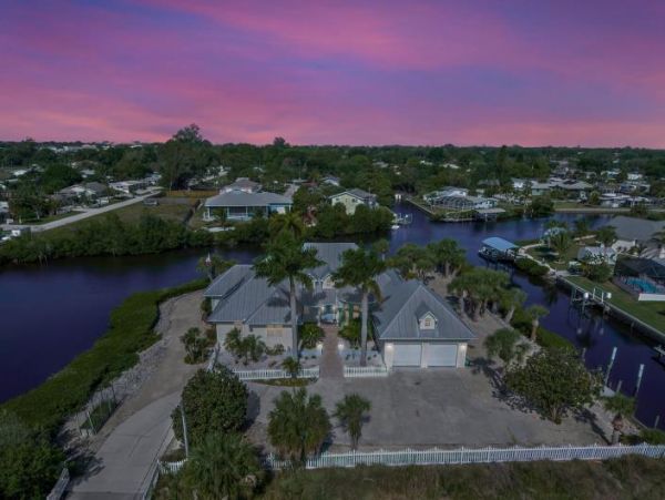 Beautiful Vacation Rental in Englewood - Book Your Stay!