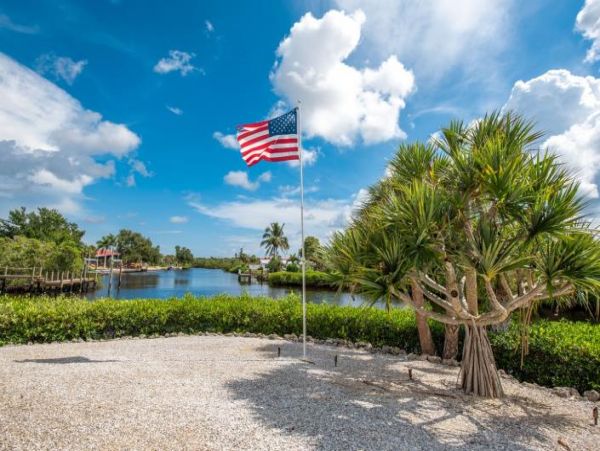Beautiful Vacation Rental in Englewood - Book Your Stay!